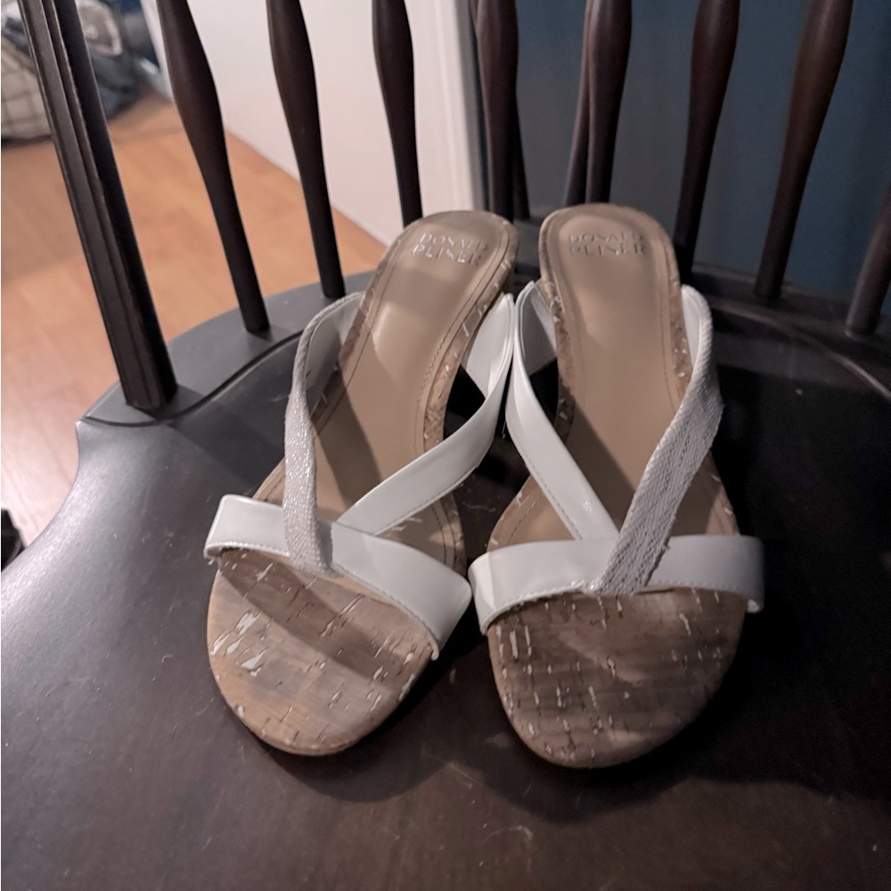 White, heeled slide